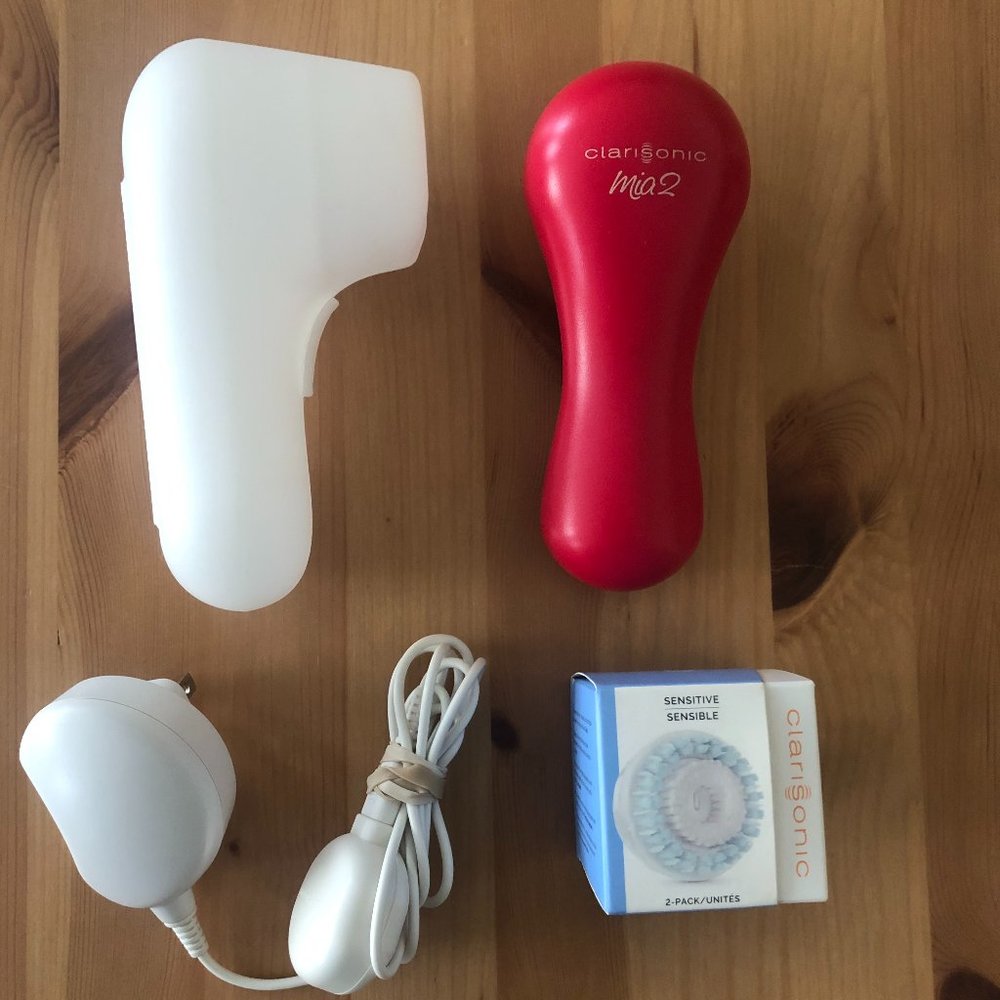 Clarisonic Mia 2 + travel case, charger, and new brush head